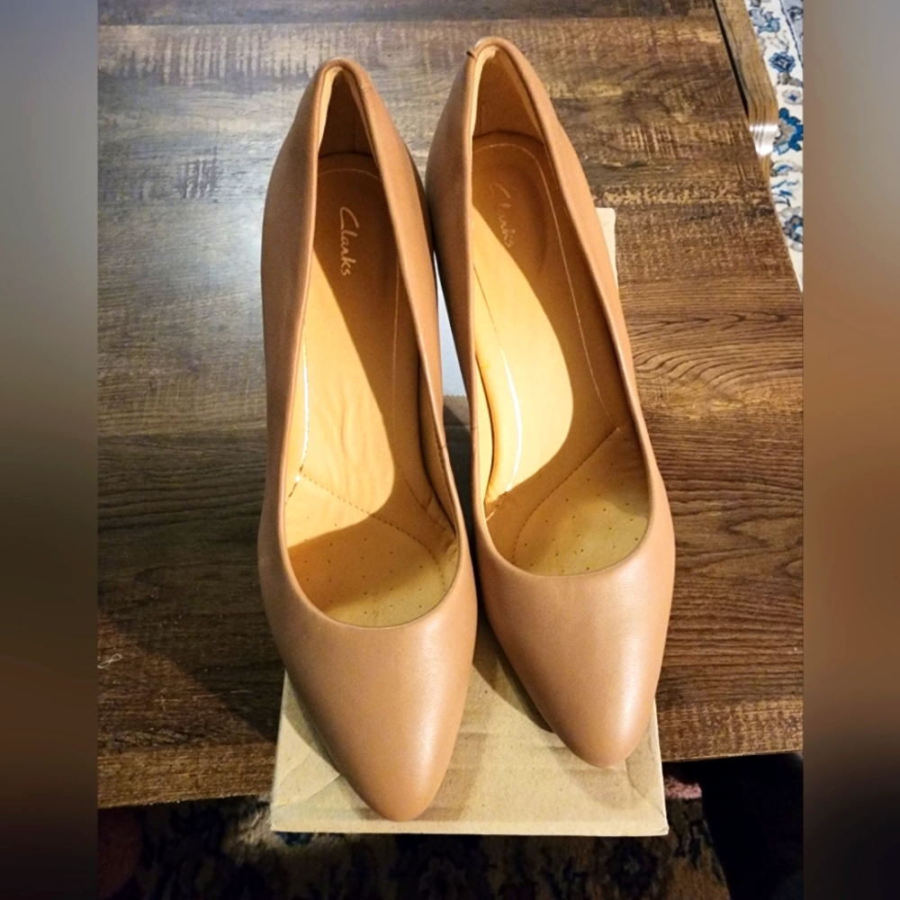 Clarks Calla Rose Praline Leather Pumps